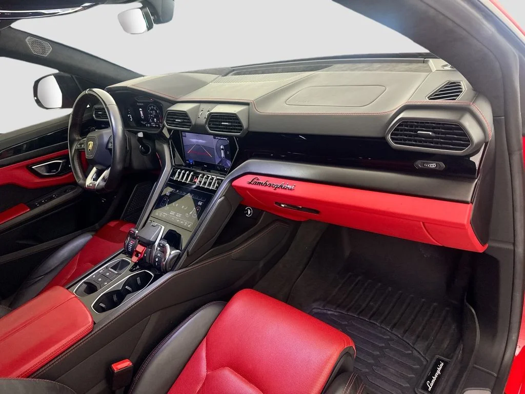 Used 2022 Red Lamborghini  image 31