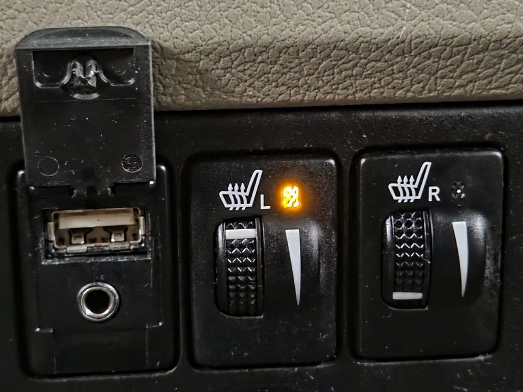 Used 2017  Toyota XLE image 31