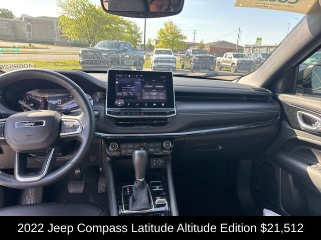 Used 2022 Bright White Clearcoat Jeep Latitude image 28