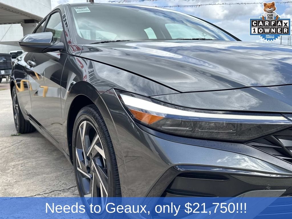 Used 2025 Gray Hyundai SEL Convenience image 19