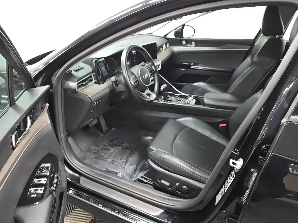 Used 2021 Black Kia EX image 31