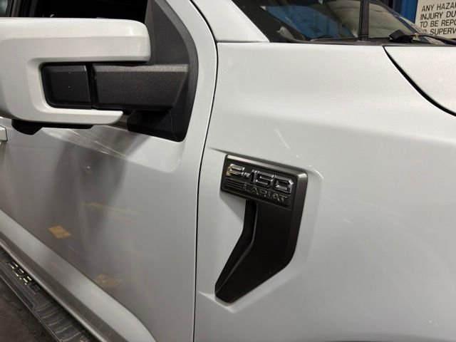Used 2022 White Ford Lariat image 4