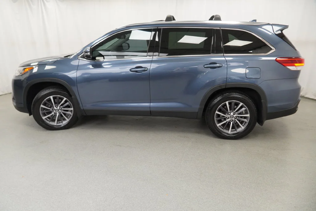 Used 2019 Blue Toyota XLE image 6