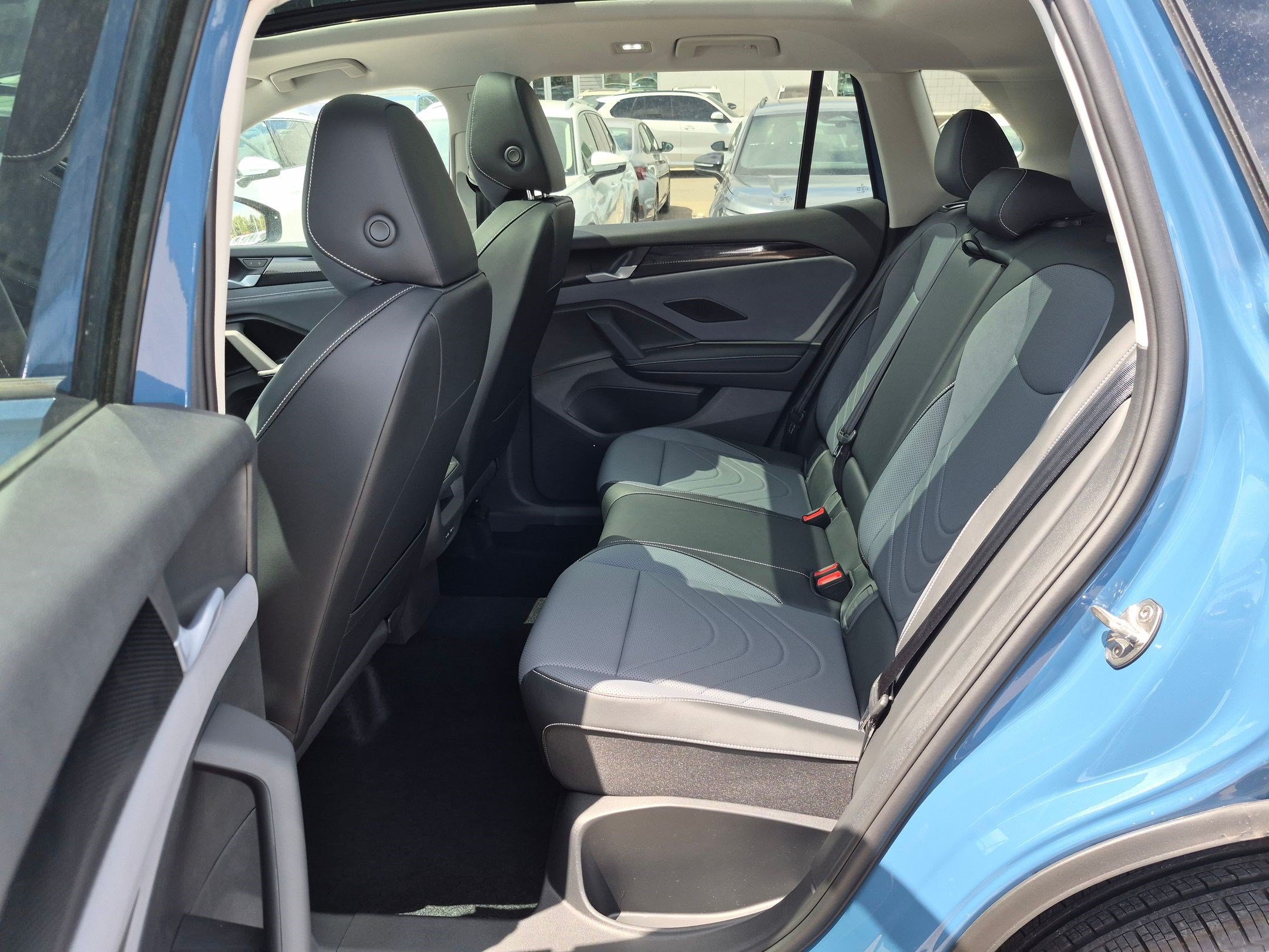 New 2026 Monterey Blue Pearl Volkswagen SE image 14