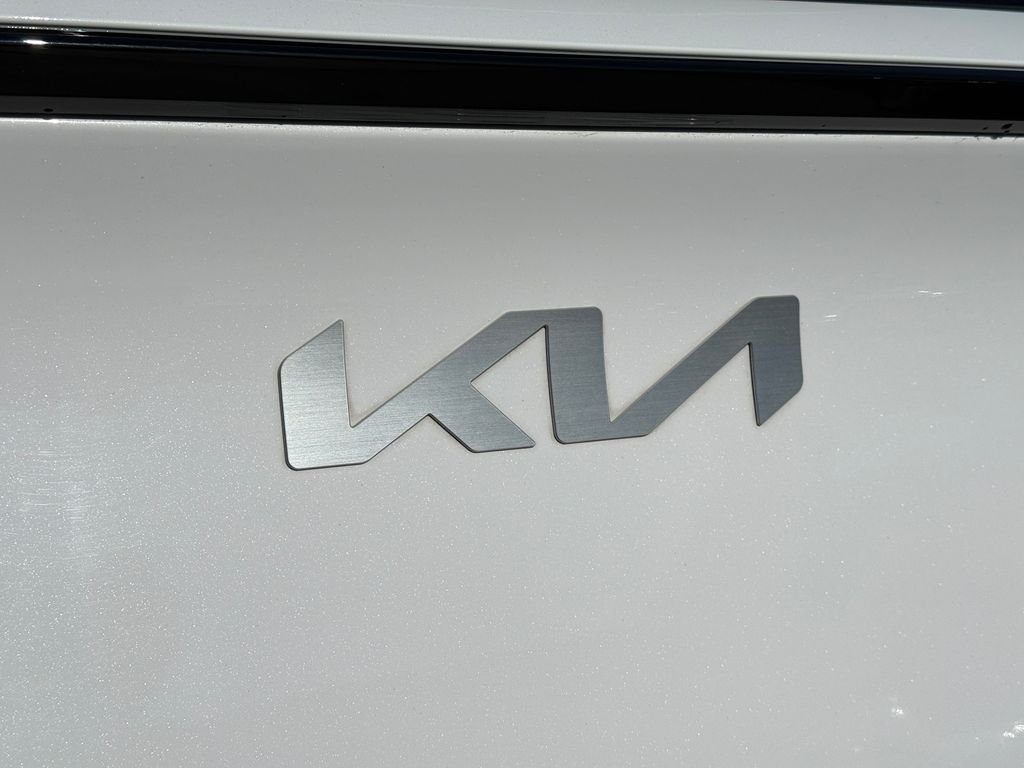 Used 2023 White Kia SX-Prestige image 11