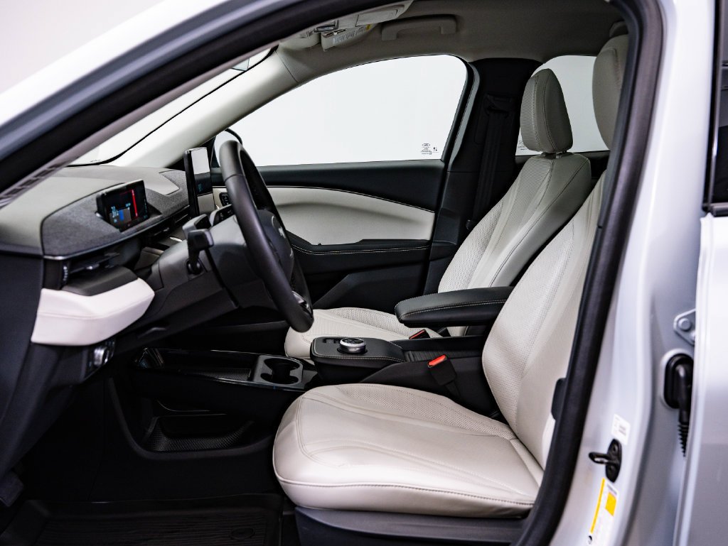 Used 2022 Space White Metallic Ford Premium image 21