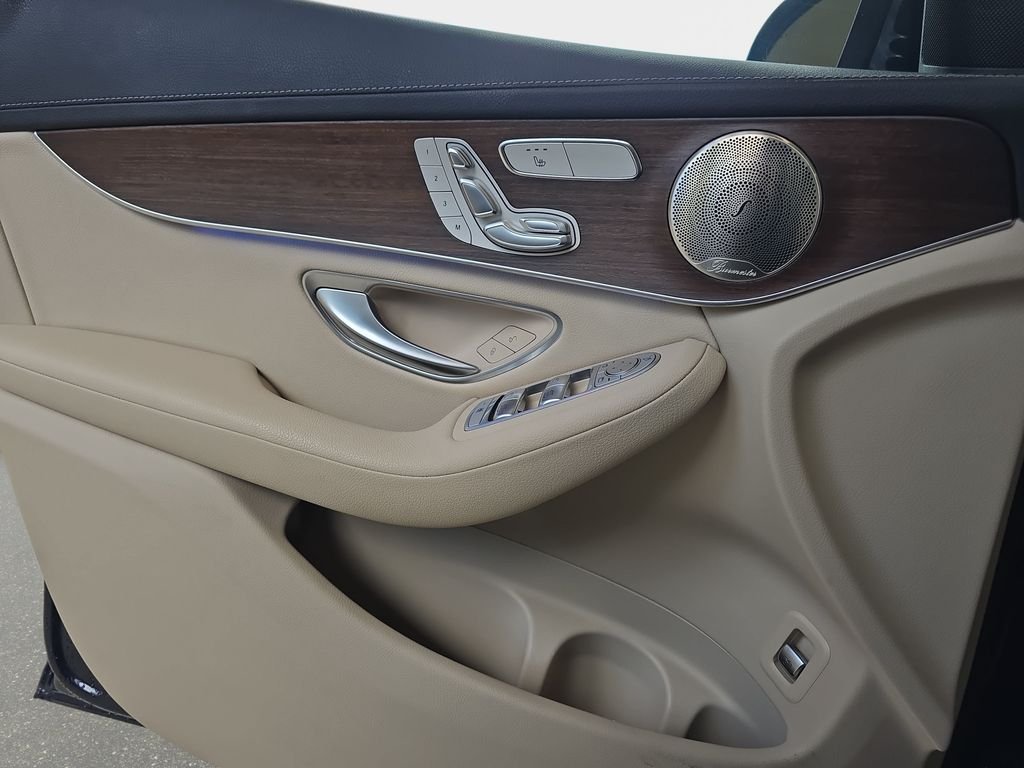 Used 2021  Mercedes-Benz GLC 300 Coupe image 29