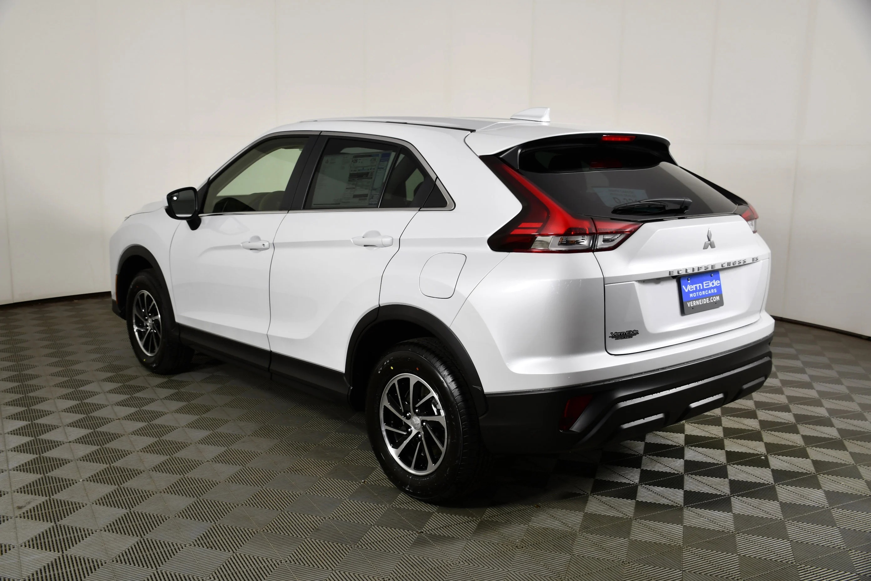 New 2026 White Diamond Mitsubishi ES image 8