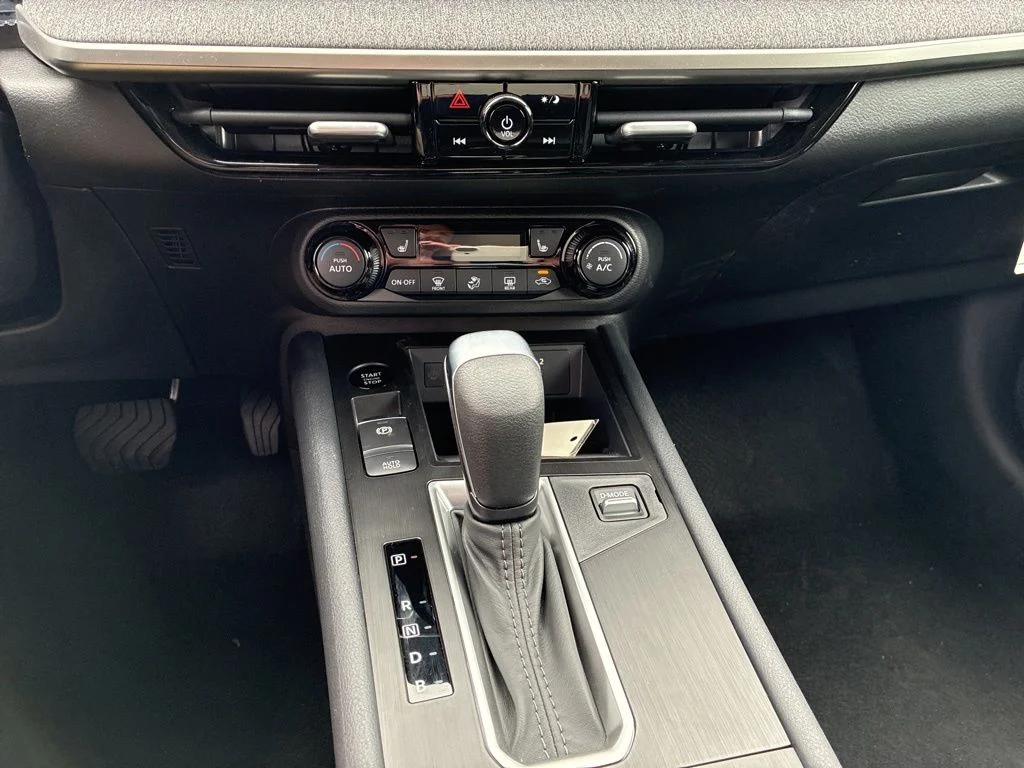 New 2026 Aspen White TriCoat / Super Black Two-tone Nissan SV image 19