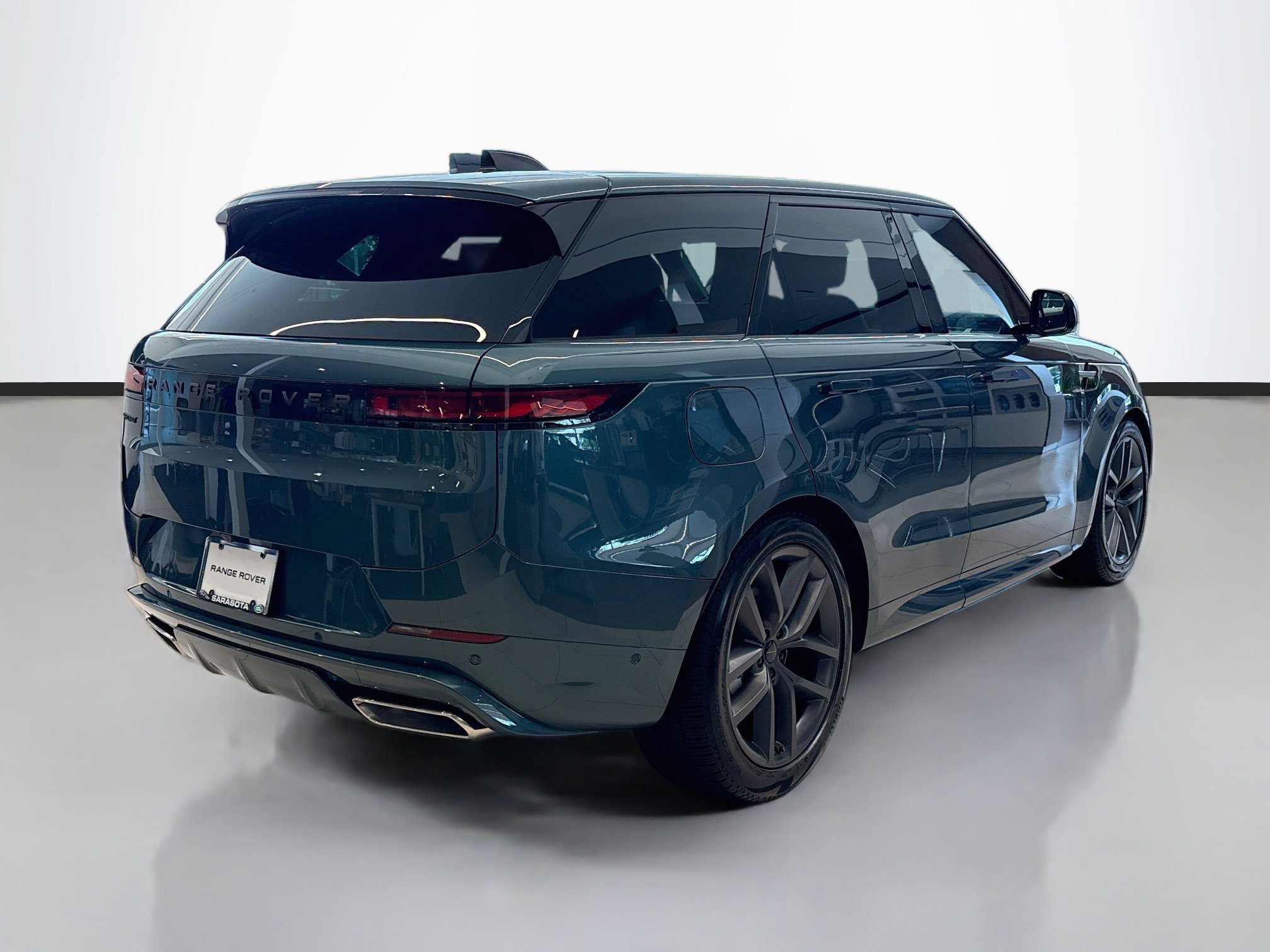 New 2026 Giola Green Land Rover Dynamic SE image 5