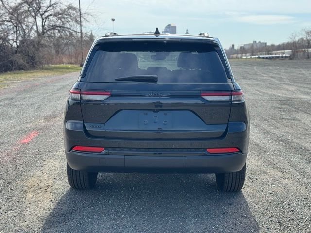 Used 2024 Black Jeep Altitude image 4