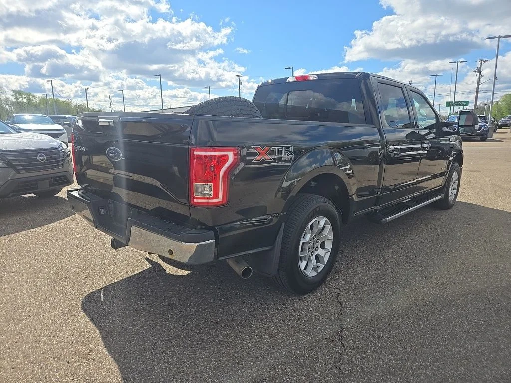 Used 2017 Black Ford XLT image 6