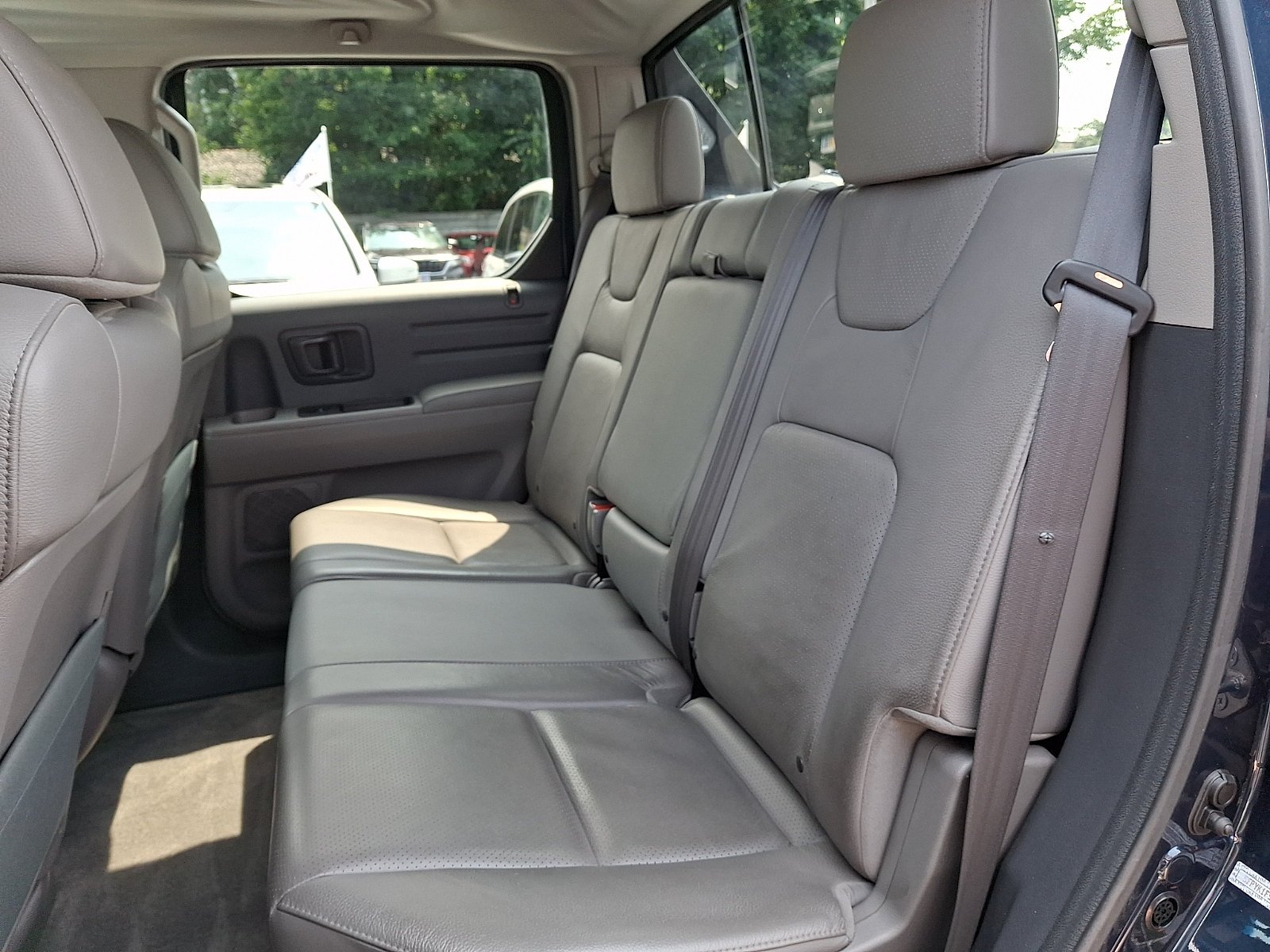 Used 2011 Bali Blue Pearl Honda RTL image 9
