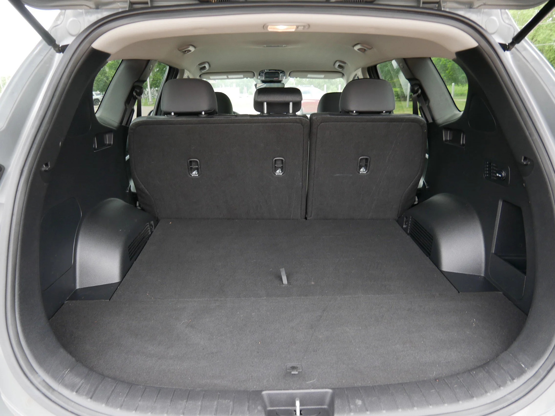 Used 2022 Hampton Gray Hyundai SEL image 18