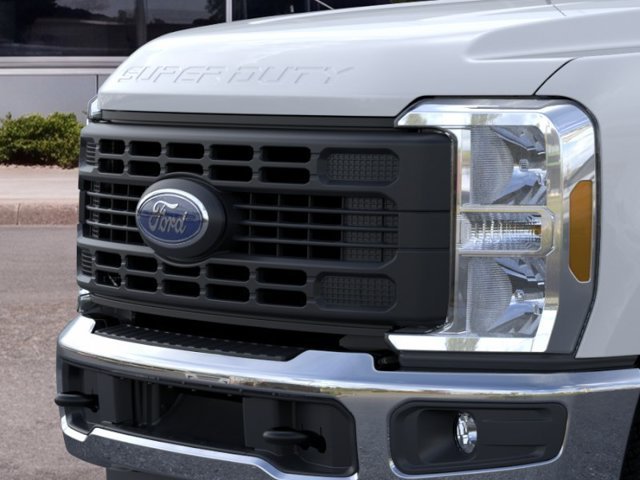 New 2026 Oxford White Ford XL image 17
