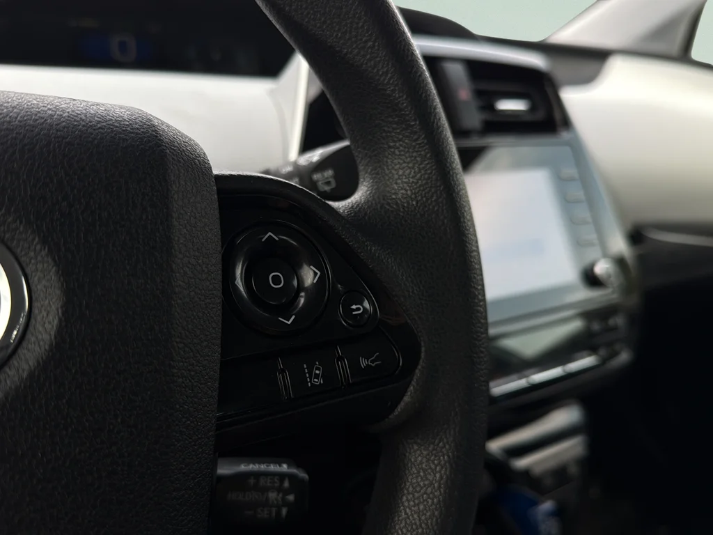 Used 2022 Pearl Toyota LE image 15