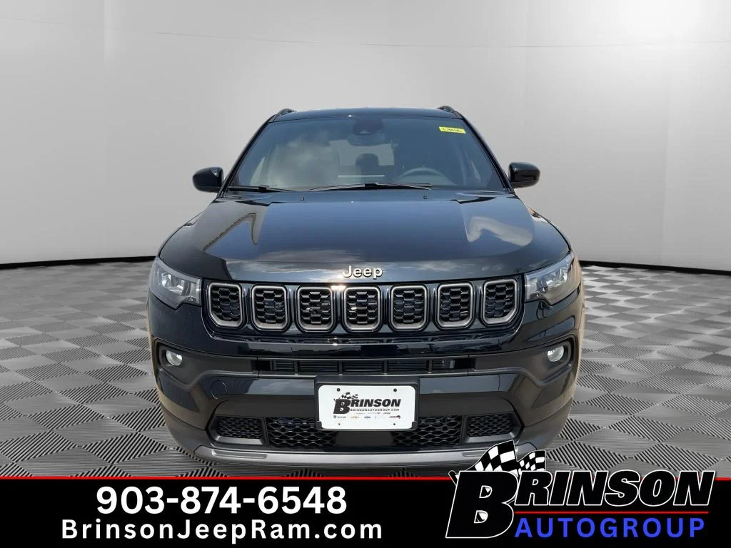 New 2026 Diamond Black Crystal Pearlcoat Jeep Latitude Altitude image 2