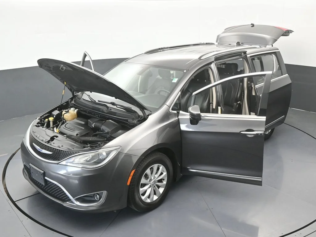 Used 2019 Granite Crystal Metallic Clearcoat Chrysler Touring L image 72