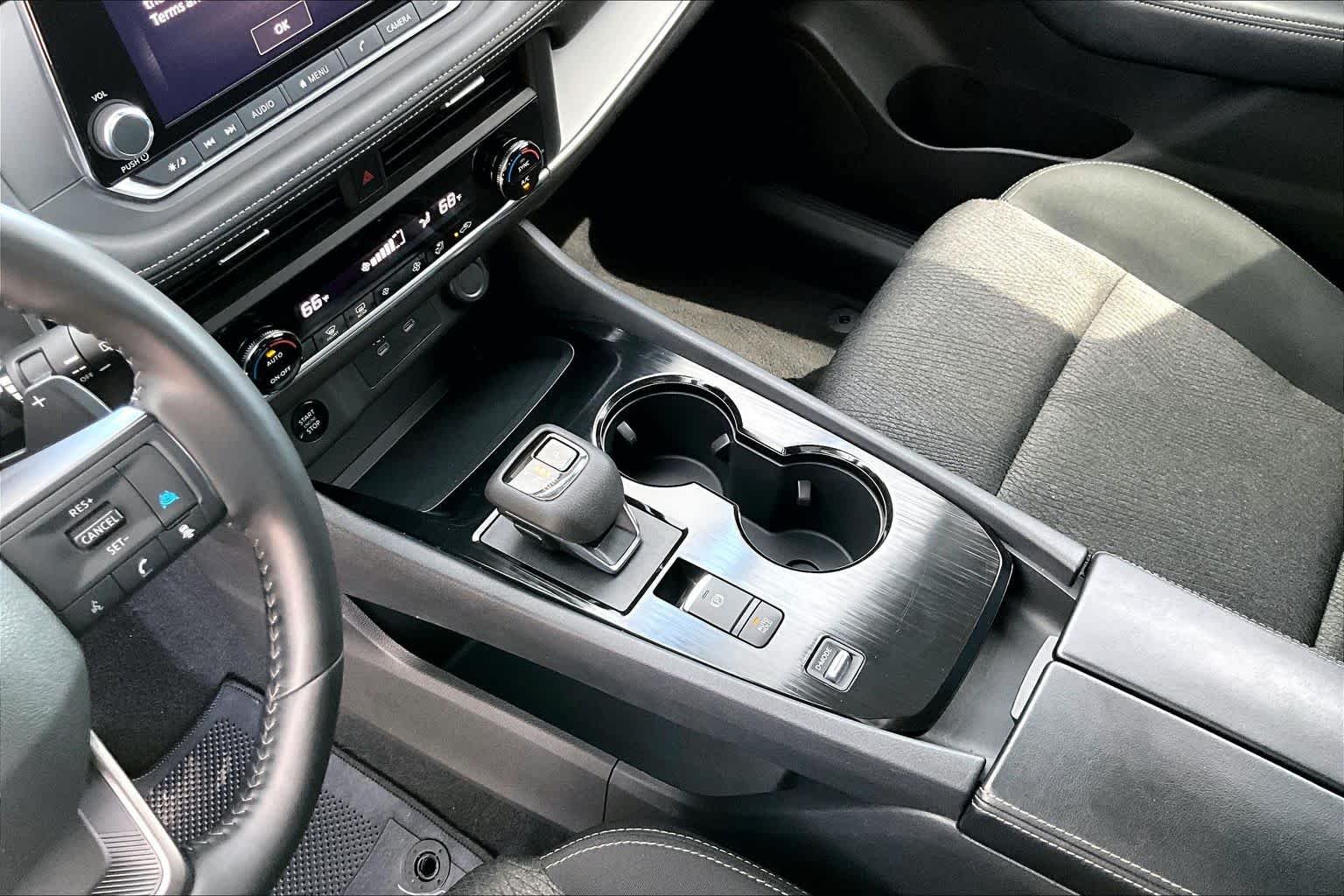 2025 Nissan Rogue SV - Photo 17