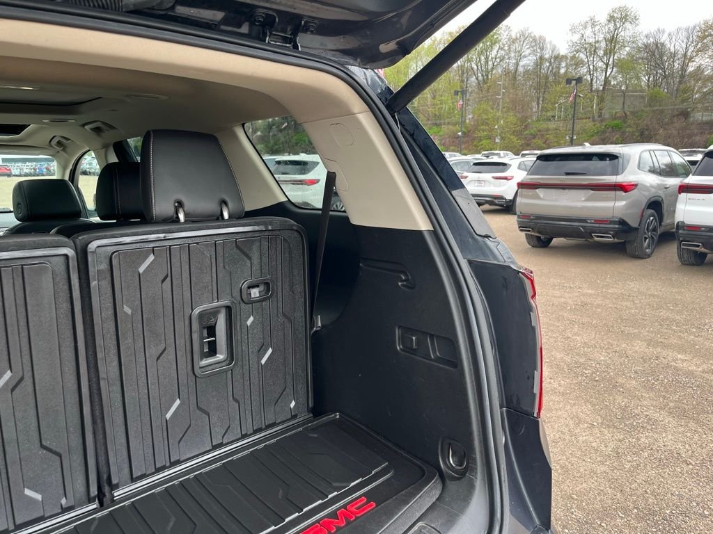 Used 2022 Hunter Green GMC Denali image 14