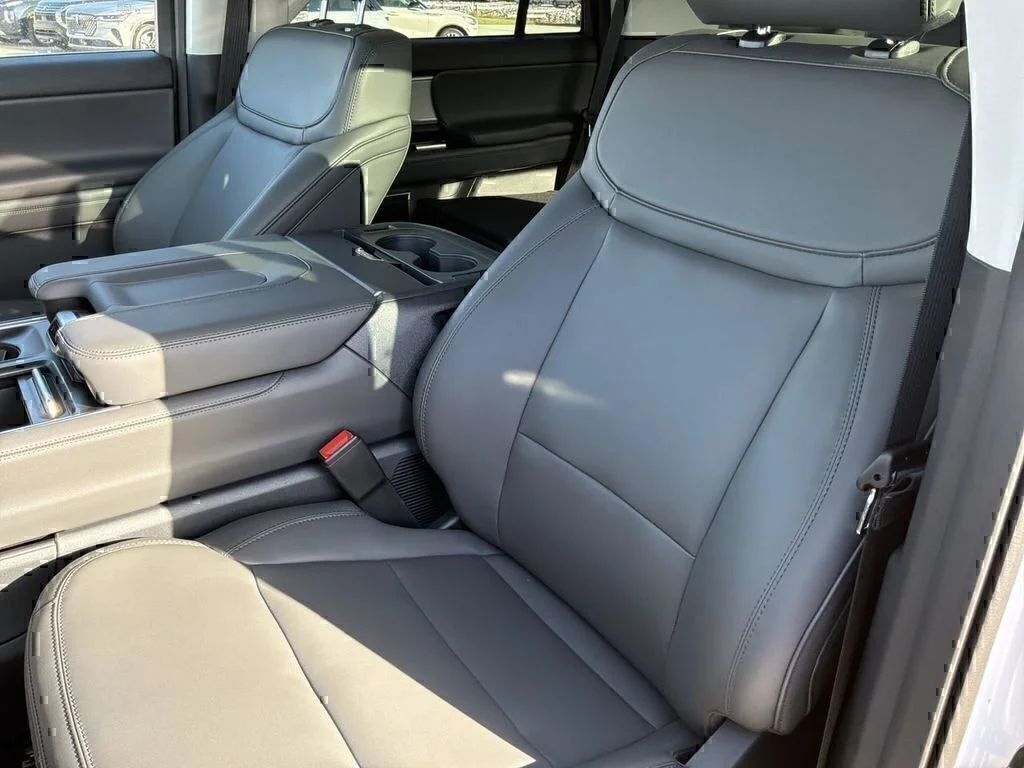 New 2026 Oxford White Ford Active image 12