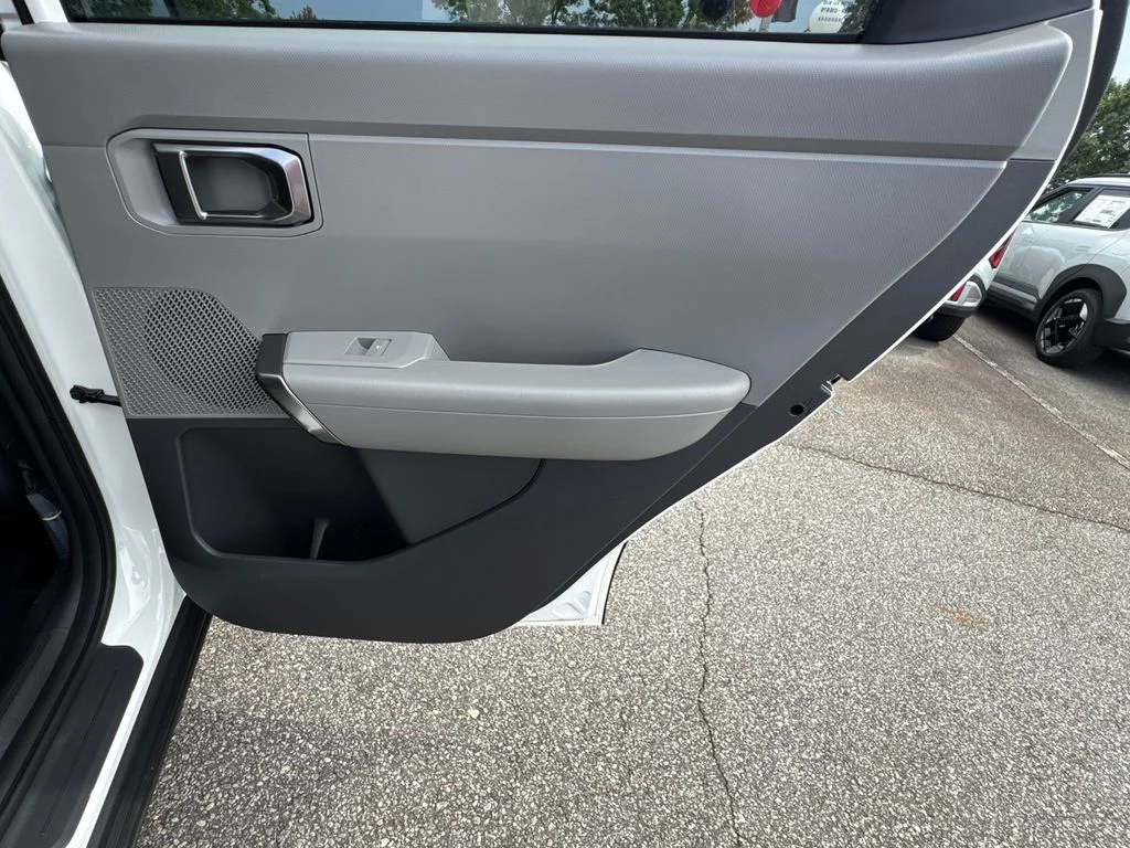New 2027 Snow White Pearl Kia LX image 16