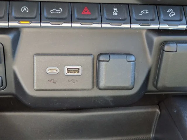 Used 2021 Silver GMC Elevation image 23