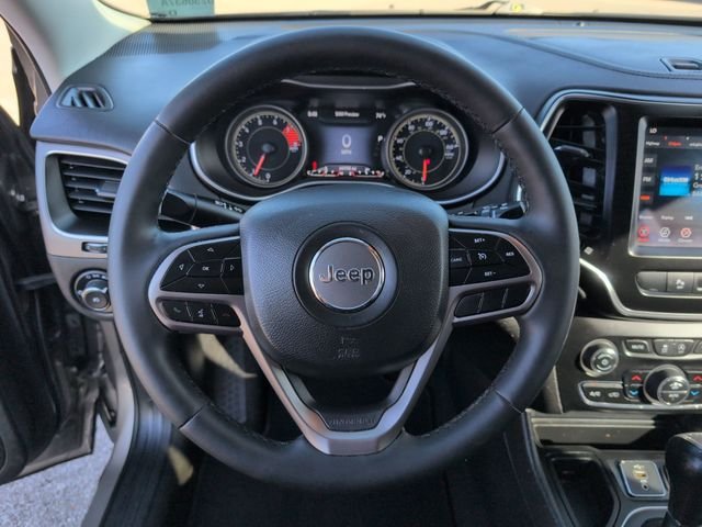 Used 2021 Light Brownstone Pearlcoat Jeep Latitude Lux image 13