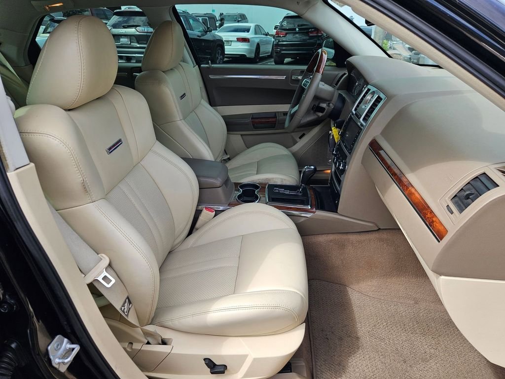 Used 2009 Brilliant Black Chrysler Hemi image 16