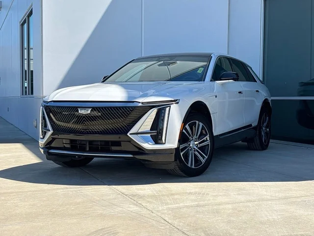 2024 Cadillac LYRIQ Luxury 1