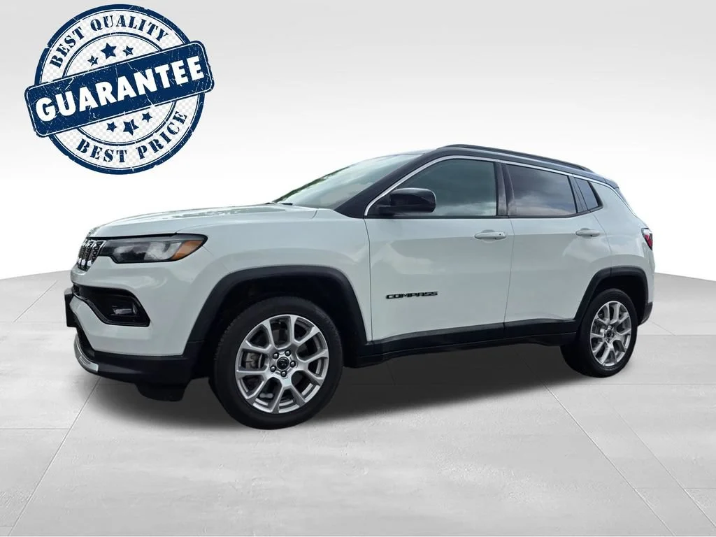 Used 2025 White Jeep Limited 4x4 image 2