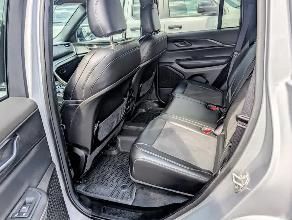 Used 2025 Silver Zynith Jeep Altitude X image 7