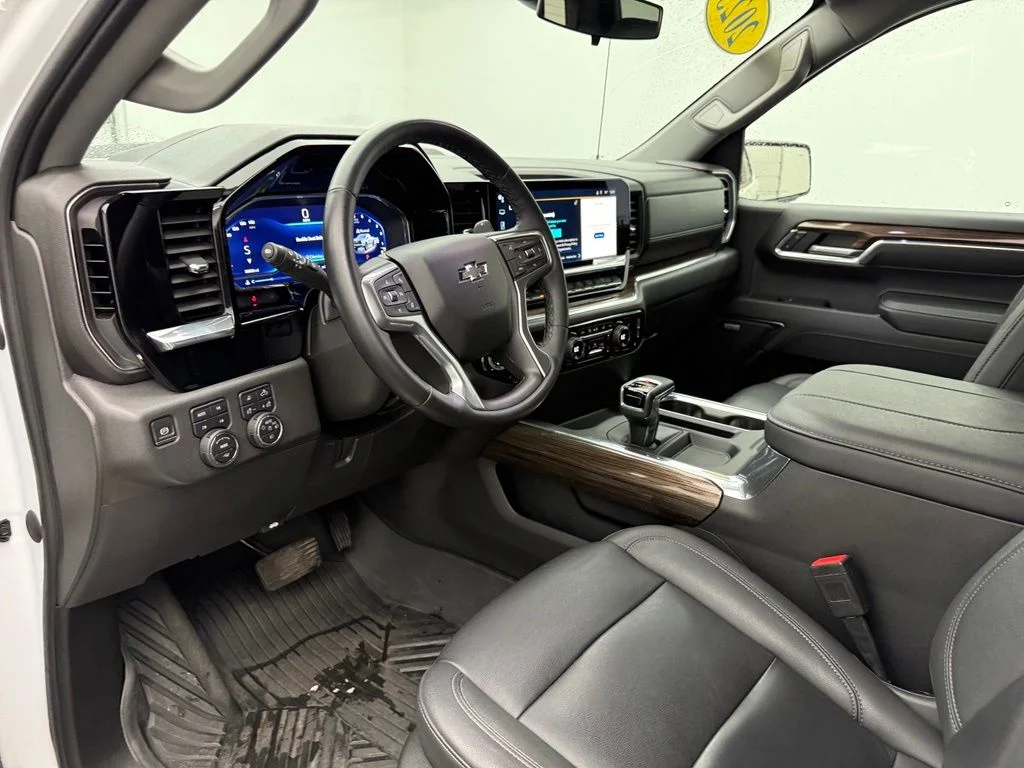 Used 2023 White Chevrolet LT Trail Boss image 17