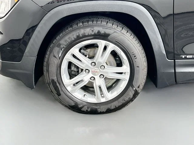 Used 2022 Black GMC SLE image 10