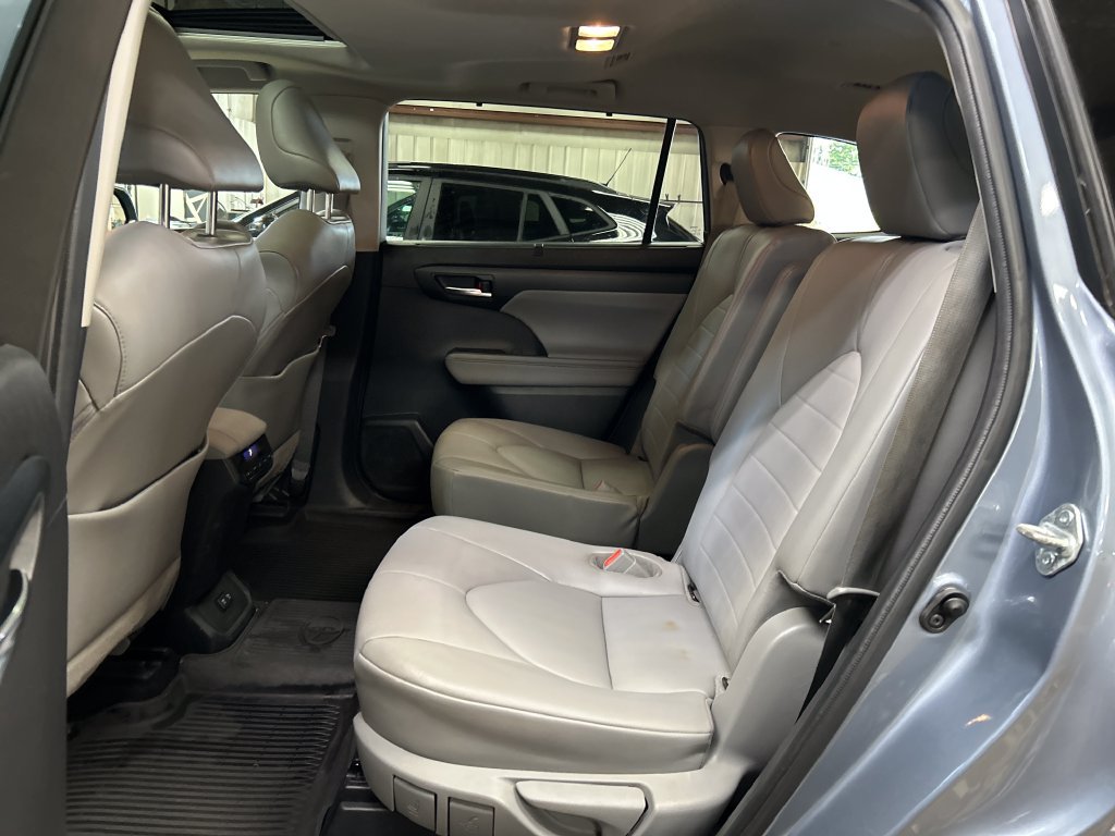 Used 2021  Toyota XLE image 22