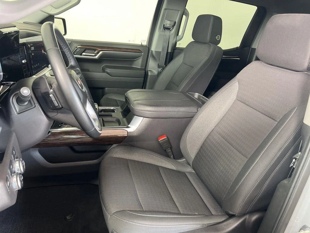 Used 2024 Gray GMC Elevation image 5