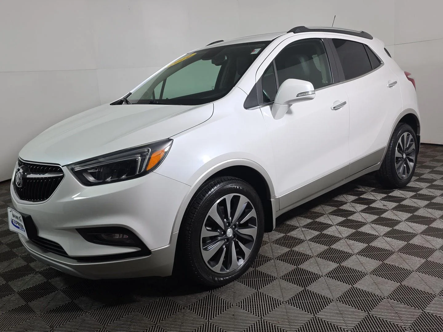 Used 2019 White Frost Tricoat Buick Essence image 6