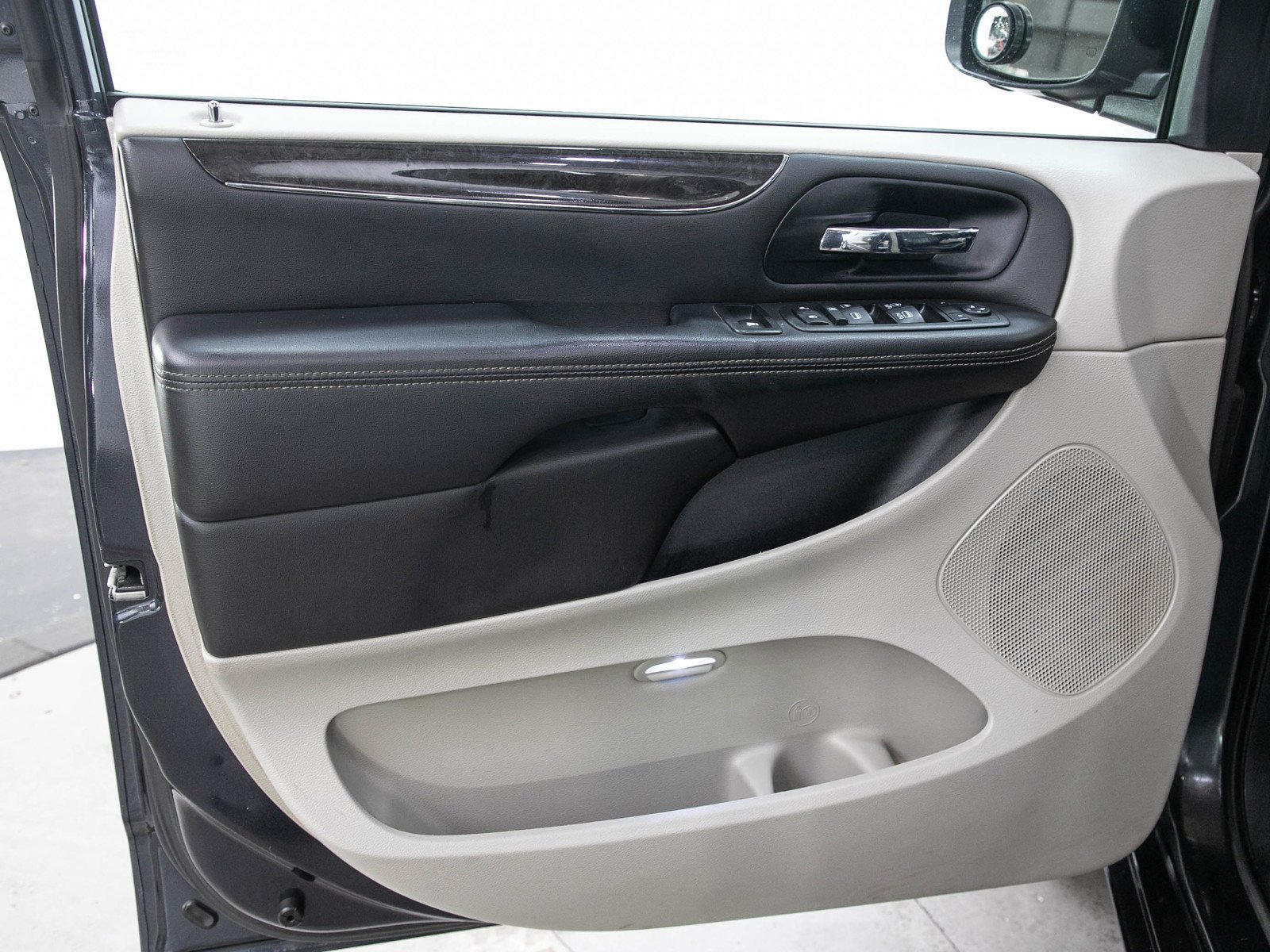 Used 2013 Maximum Steel Metallic Clearcoat Chrysler Touring image 23