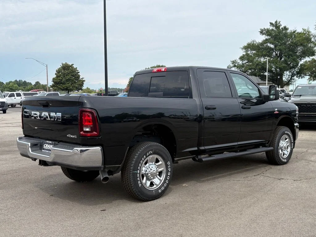 New 2025 Diamond Black Crystal Pearl-Coat Exterior Paint RAM Tradesman image 8