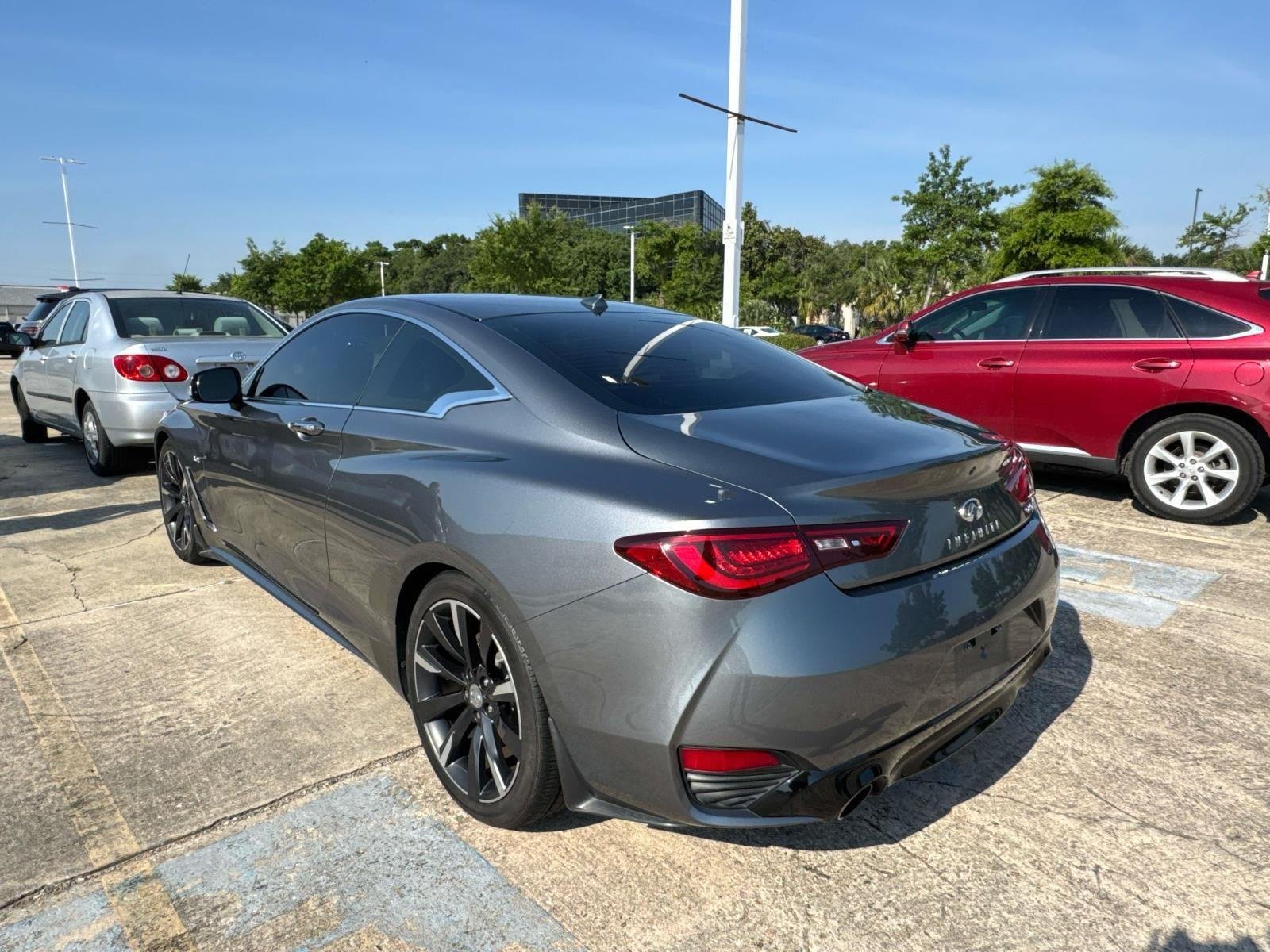 Used 2018 Graphite Shadow INFINITI 3.0t LUXE image 4