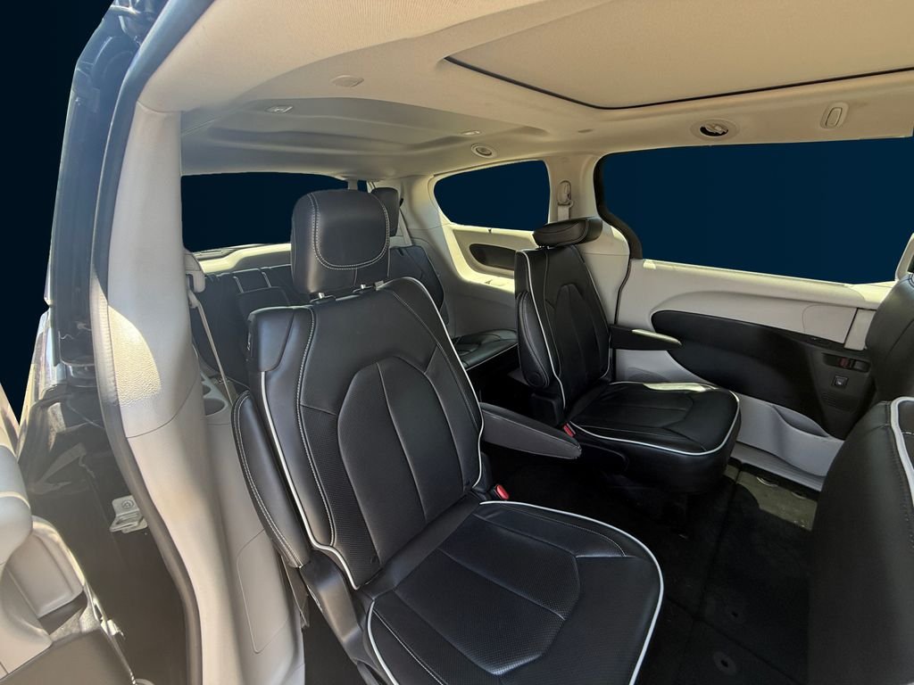 Used 2024 Black Chrysler Limited image 18