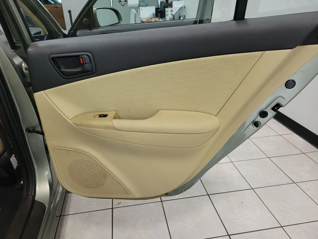 Used 2010 Beige Hyundai GLS image 16