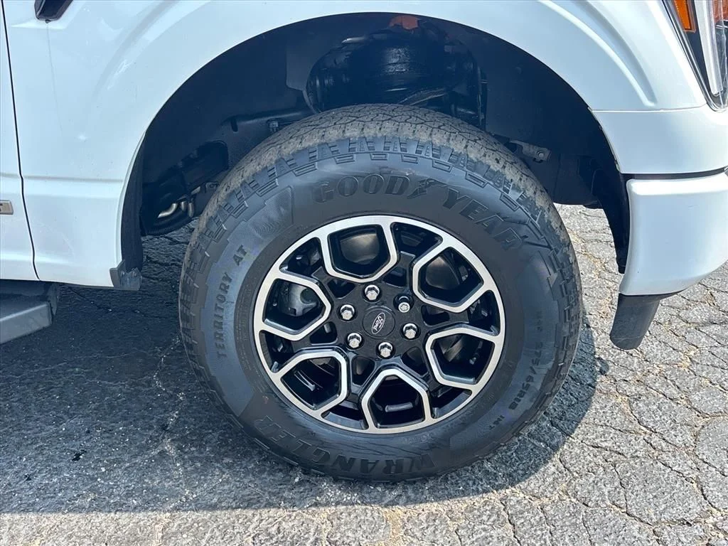 Used 2023 White Ford XLT image 10