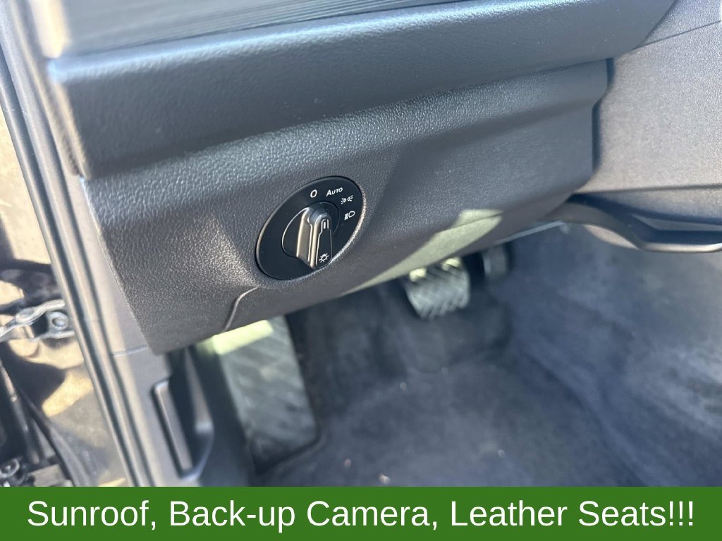 Used 2019 Black Volkswagen SEL image 19