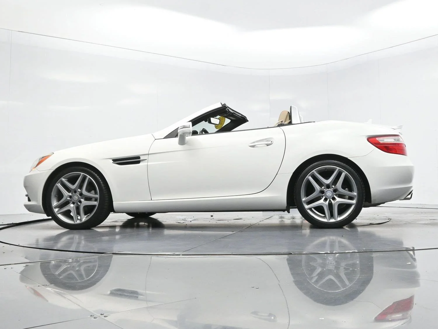 Used 2015 White Mercedes-Benz SLK 250 image 42