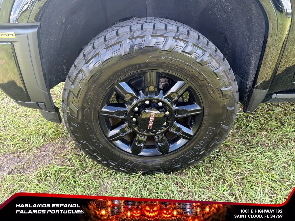 Used 2024 Onyx Black GMC AT4 image 10