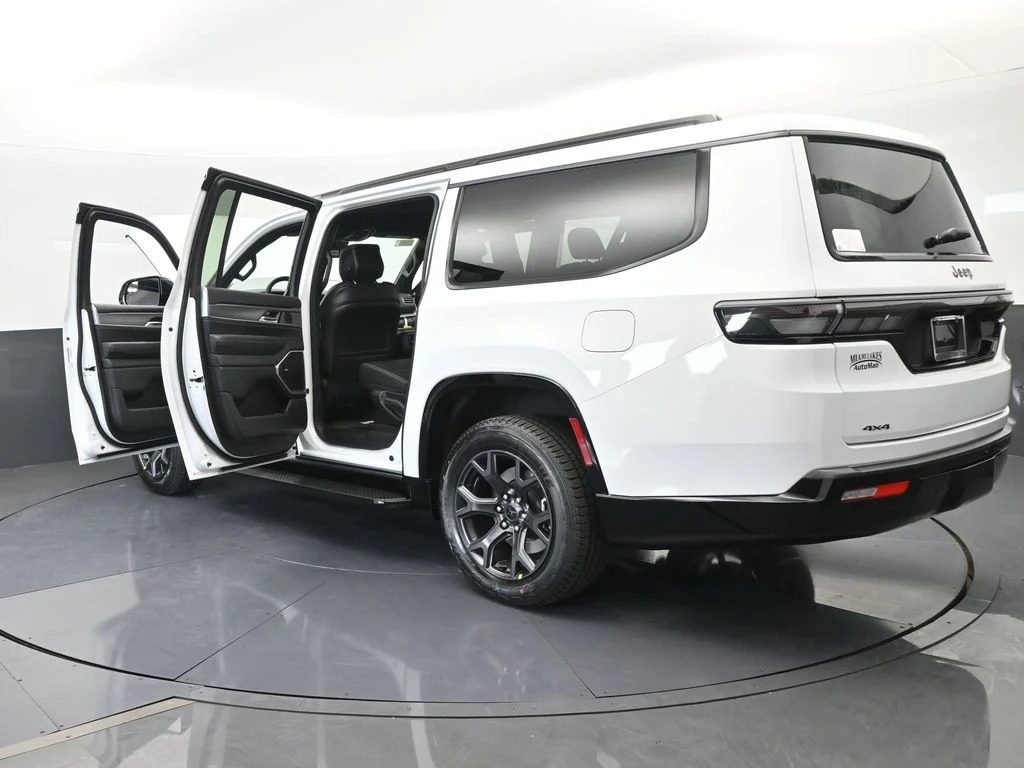 New 2026 Bright White Clear-Coat Exterior Paint Jeep Limited Altitude image 72