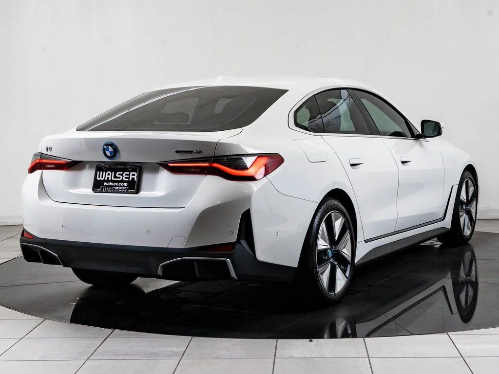 Used 2023 Alpine White BMW eDrive40 image 10