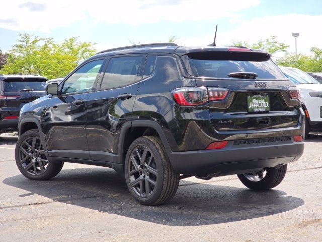 New 2026 Diamond Black Crystal Pearl-Coat Exterior Paint Jeep Limited image 27