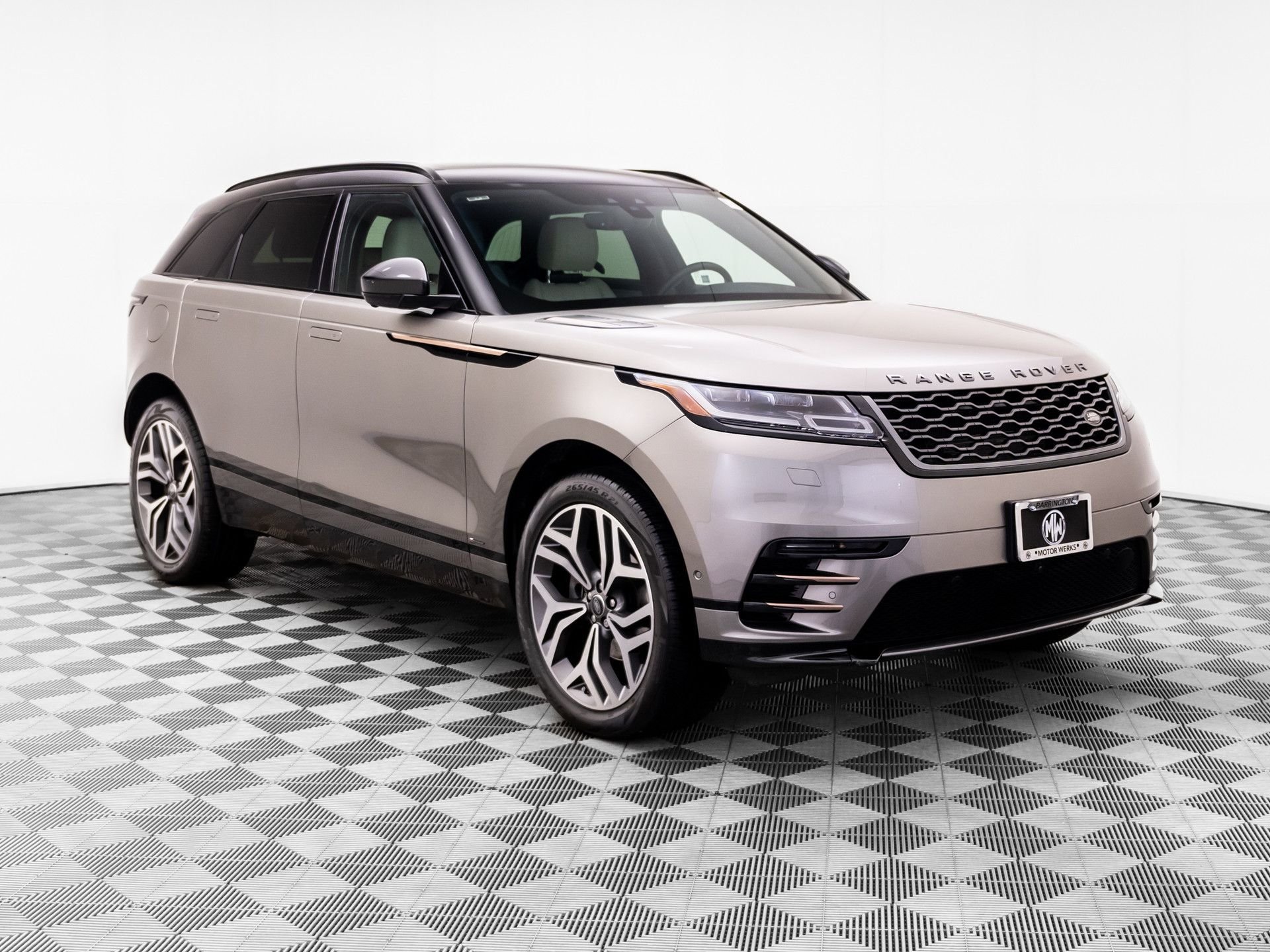 Used 2020 Green Land Rover P250 R-Dynamic S image 8